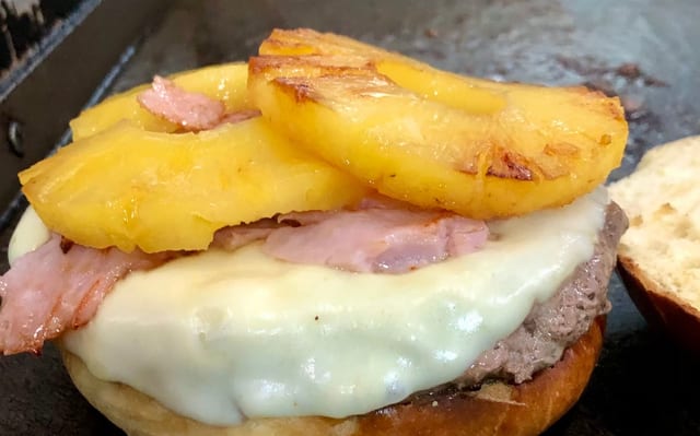 Hawaiian Burger (Burger).