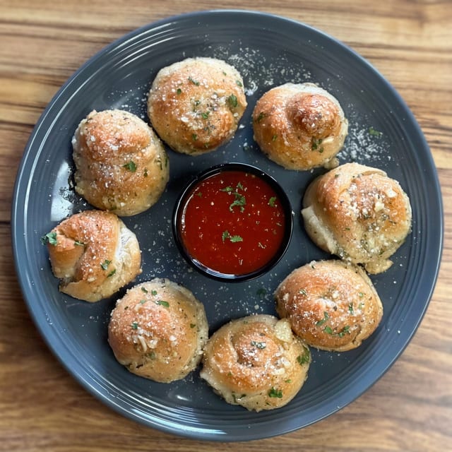 Garlic Knots.
